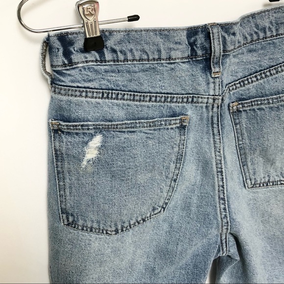 Gap Distressed 7 Inch High Rise Jean Shorts Sz 26 - Picture 6 of 13